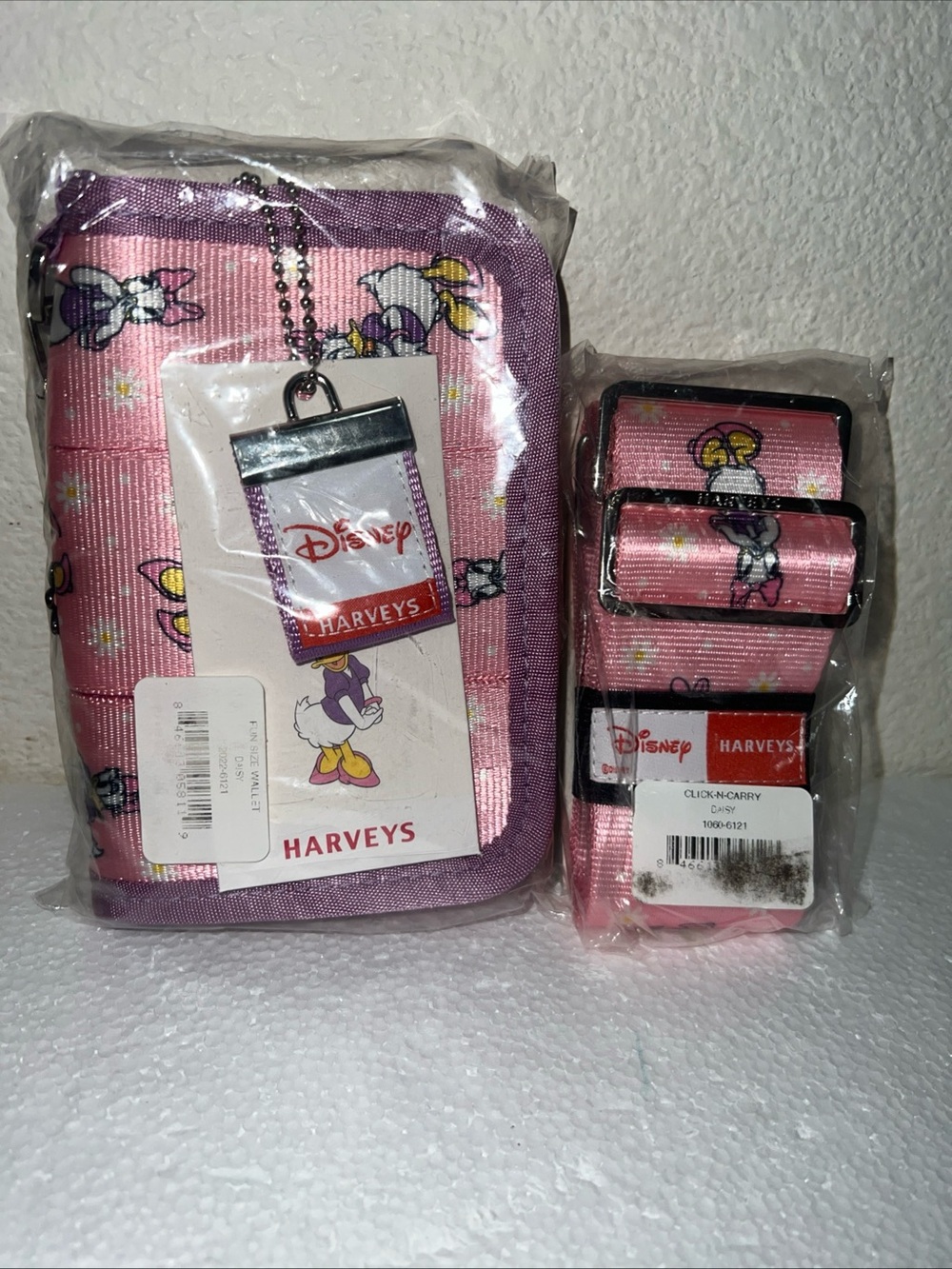 Harveys Fun Size Wallet Disney's Daisy Duck And CNC Combo